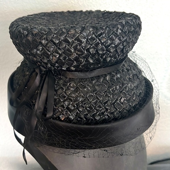VTG Stern Brothers, 1950’s Woman’s Hat, Excellent Condition, Black, Netting - Picture 3 of 5